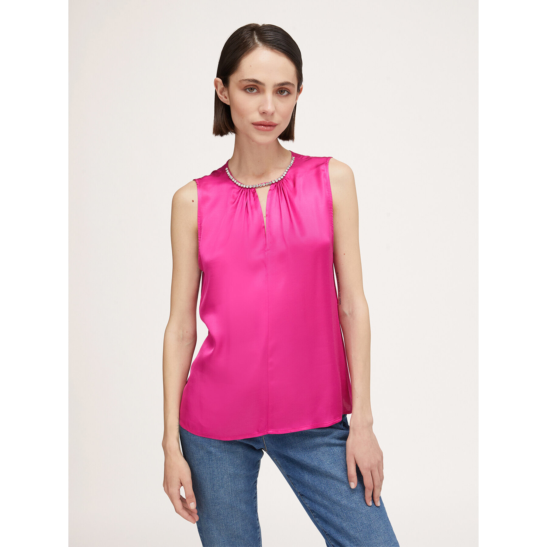 Motivi - Top de raso con bordado de piedras crystal - Fuchsia