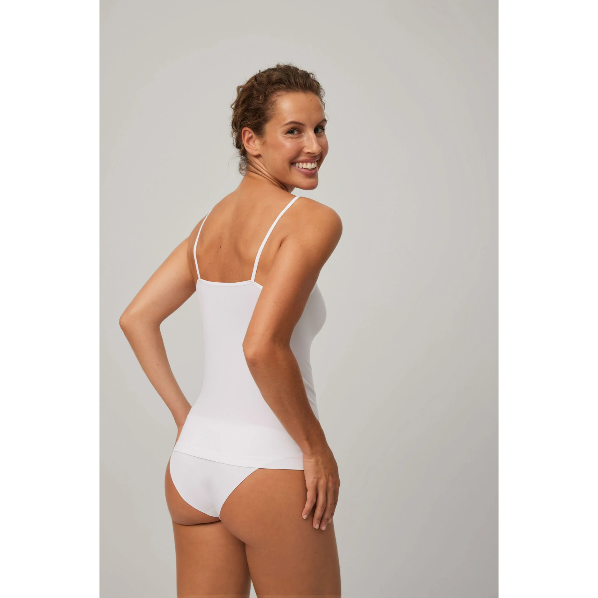 Maglietta bianca con spalline sottili