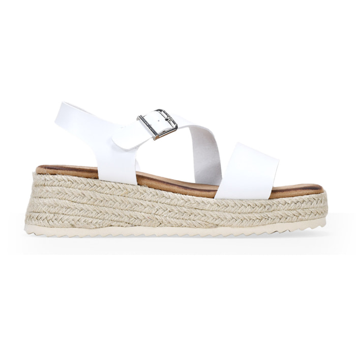 Sandalias de plataforma blancas con esparto