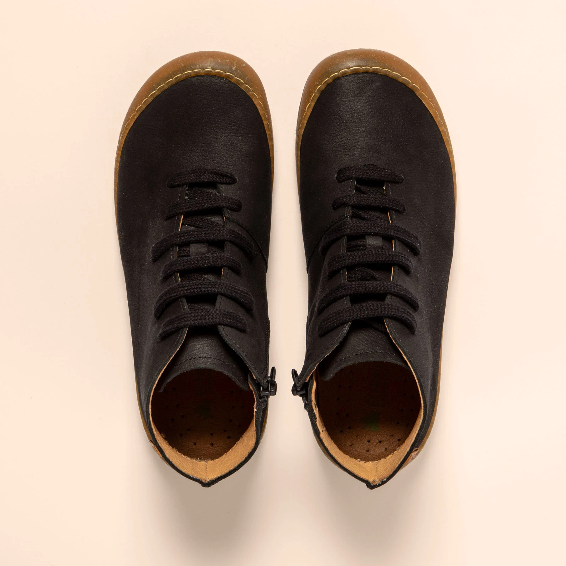 Botines N5746 PLEASANT BLACK/ PAWIKAN color Black