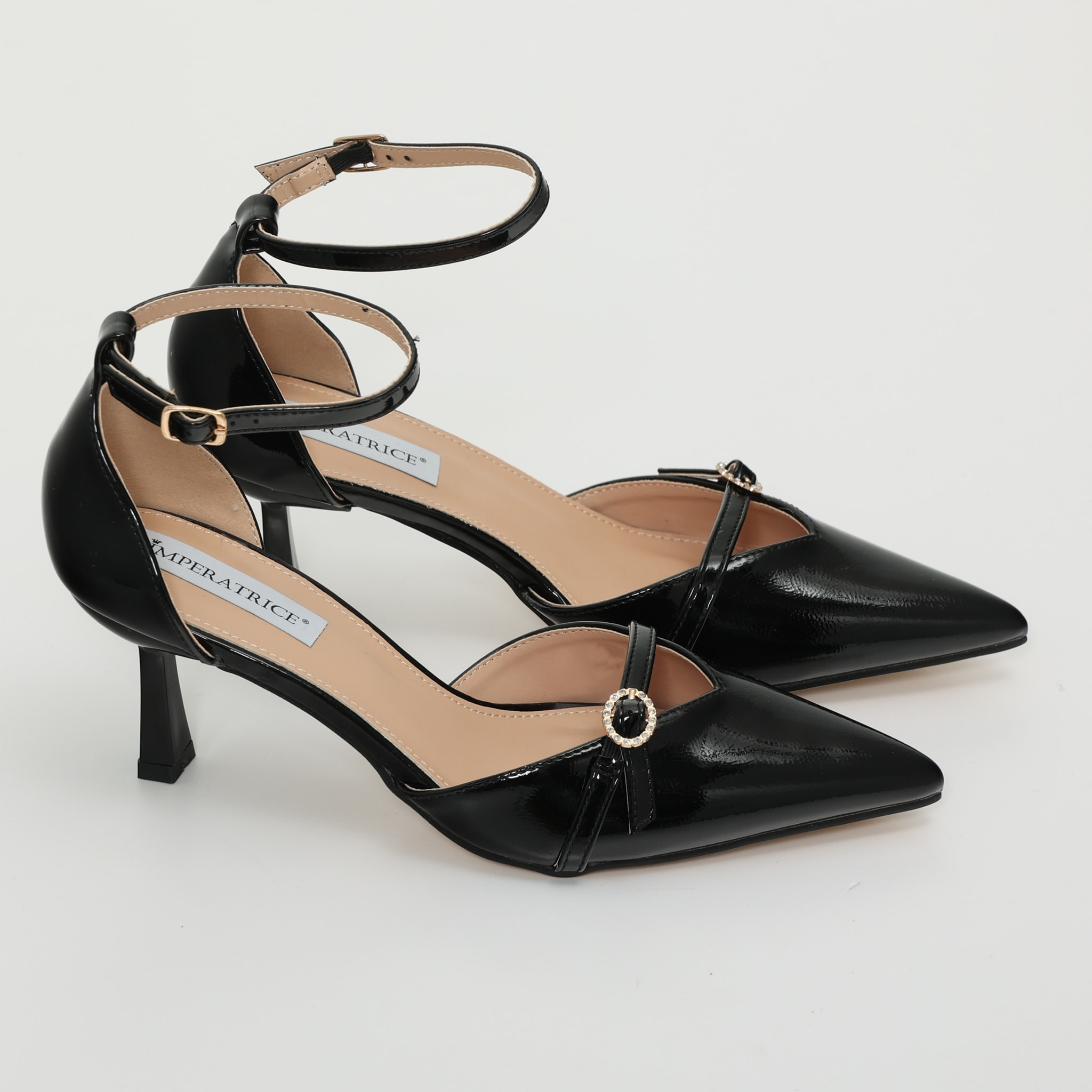 Sandali in simil pelle verniciata con tacco a rocchetto