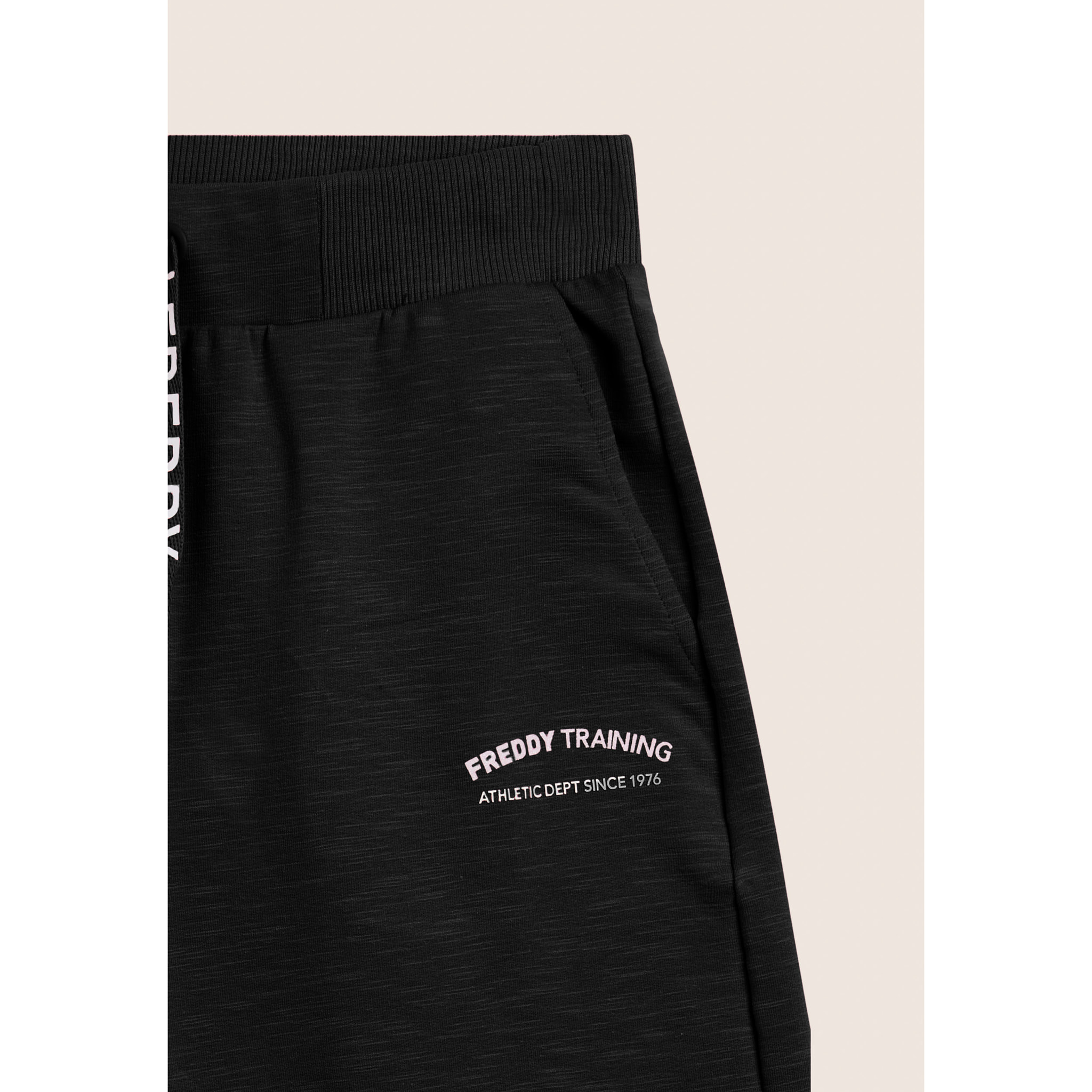 Pantaloni Corti con Spacchi Laterali in Tessuto Fiammato