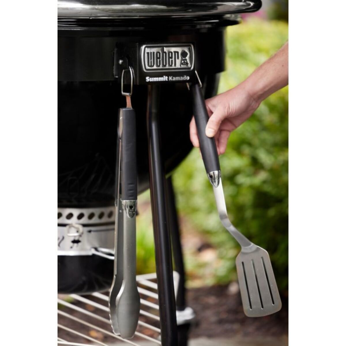 Kamado WEBER Summit E6 black sur pieds 61 cm