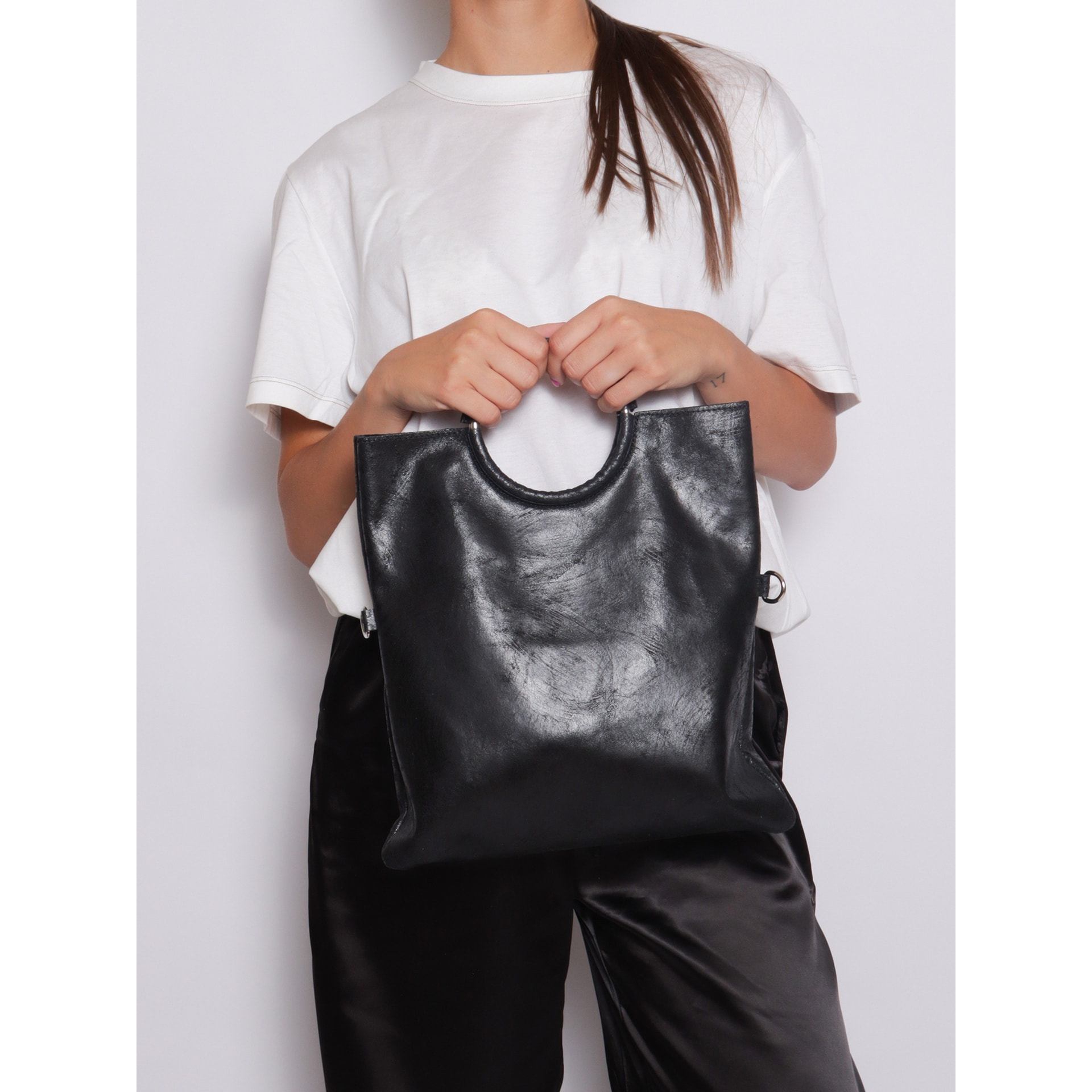 Borsa a mano da donna Made in Italy - Modello Velvet - 100% pelle scamosciata - 29.0 x 30.0 x 1.0 cm