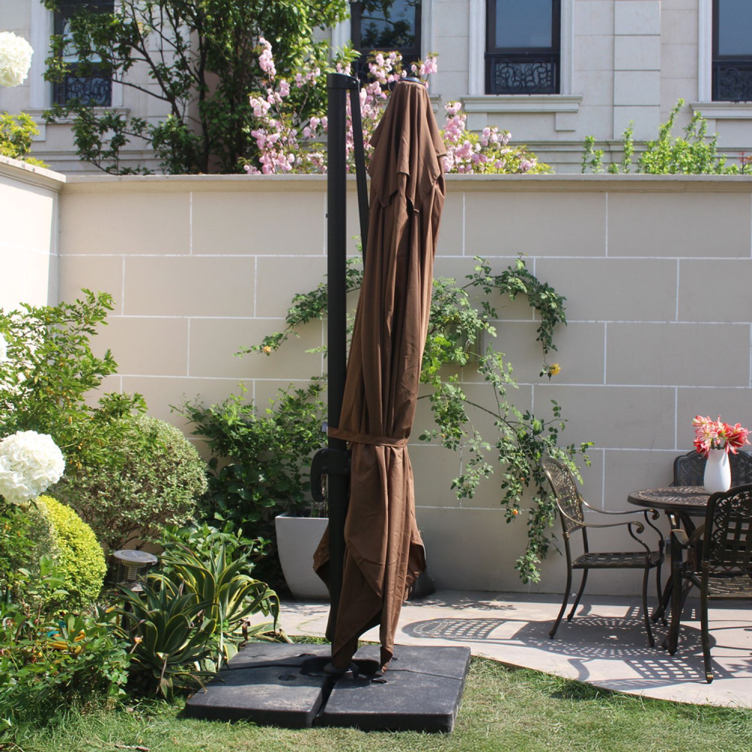 Parasol déporté et rotatif 3 x 4 m chocolat NAVIA