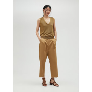 Top in maglia con occhielli