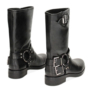 Biker negro de piel bajas