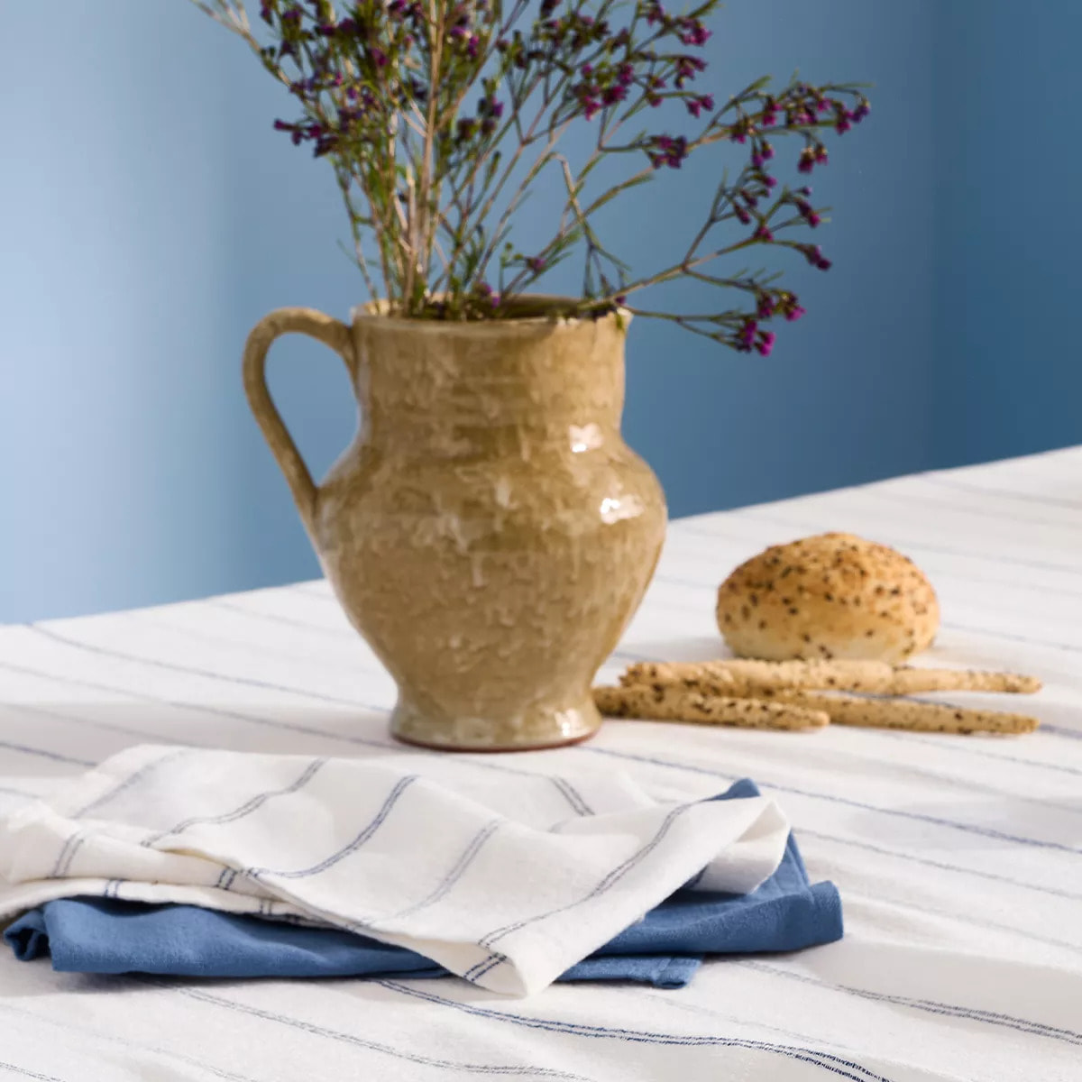 Serviette pur coton lavé motif jacquard blanc bleu Rimini blu