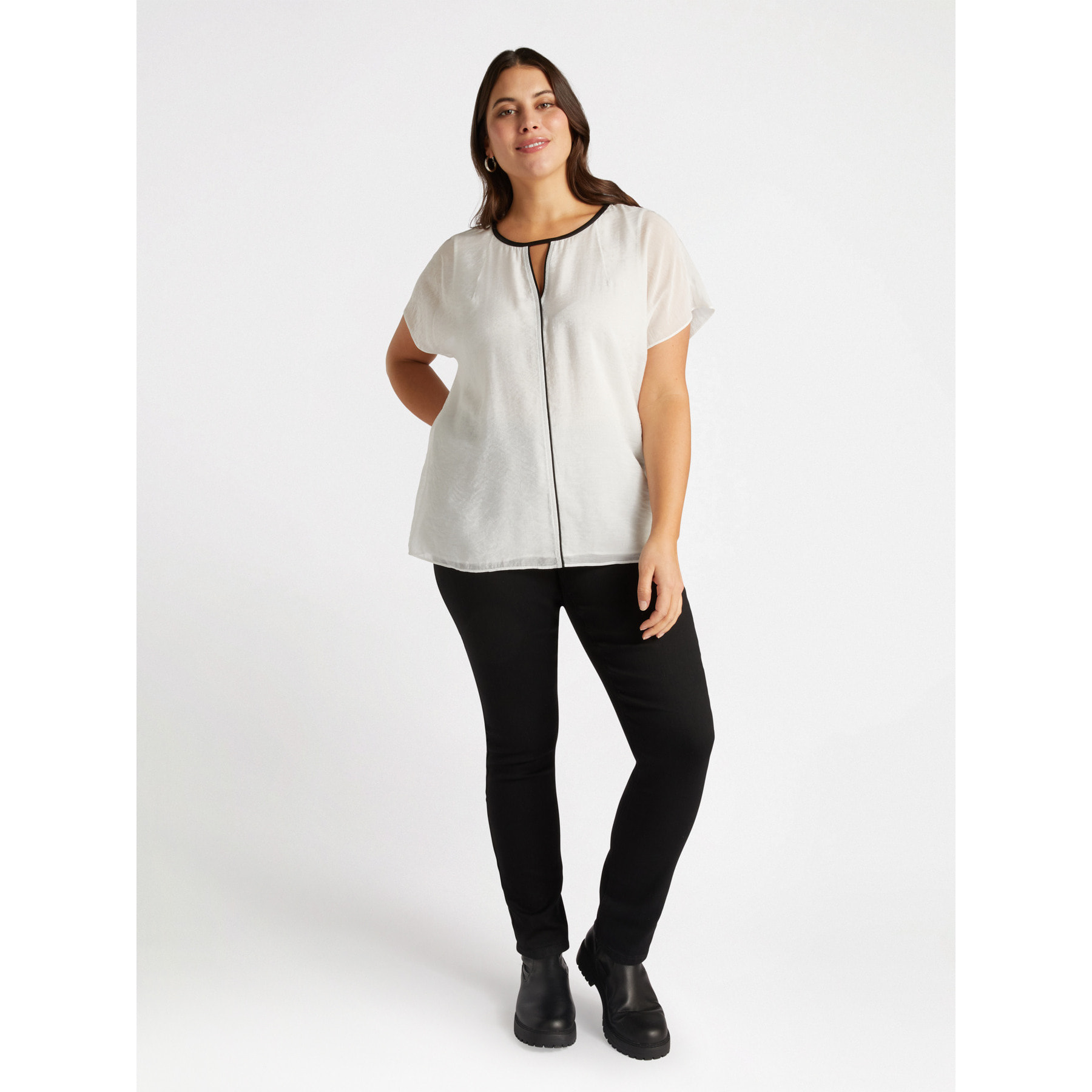 Fiorella Rubino - Blusa con bordes negros. - Blanco