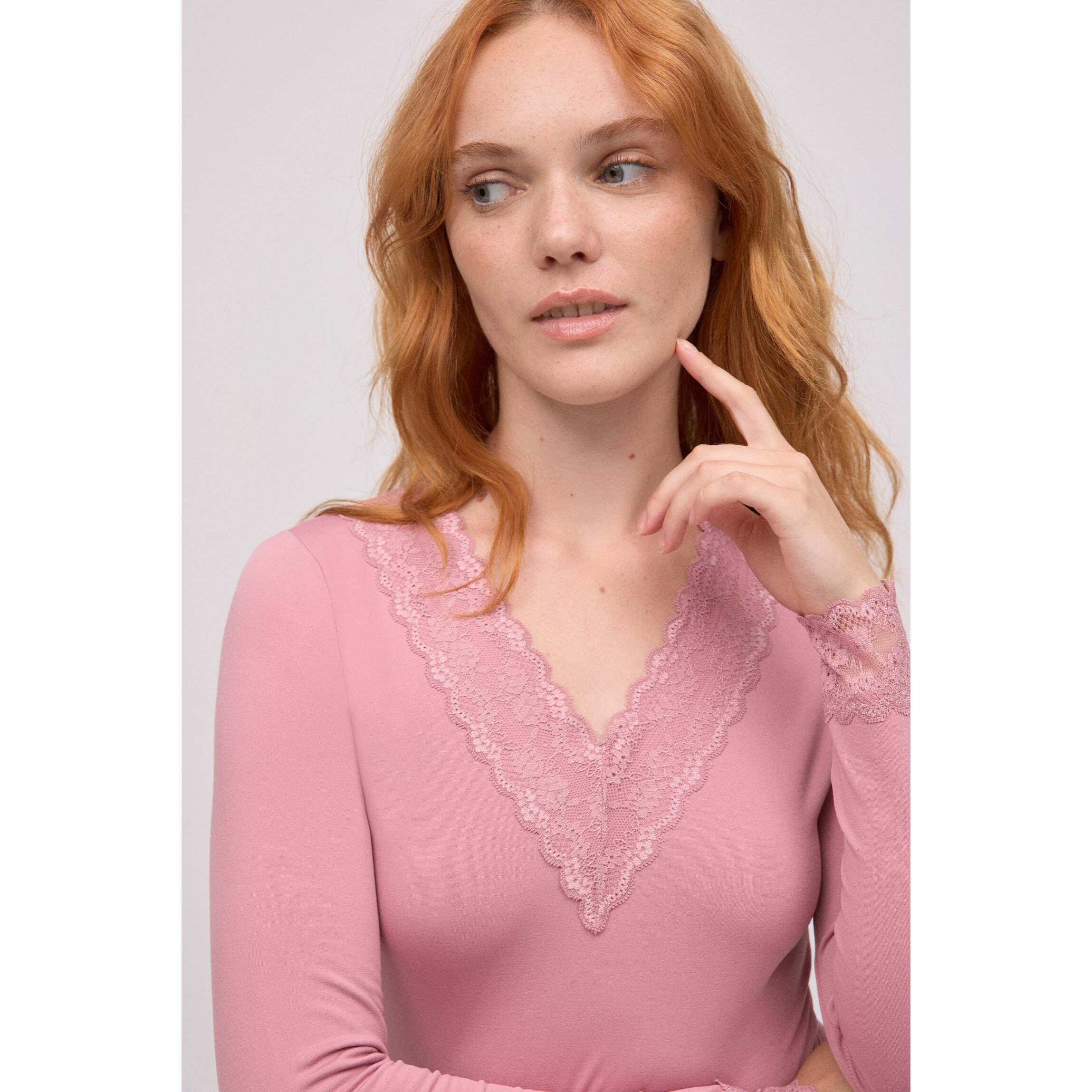 Maglietta termica con scollo a V e dettagli in pizzo rosa