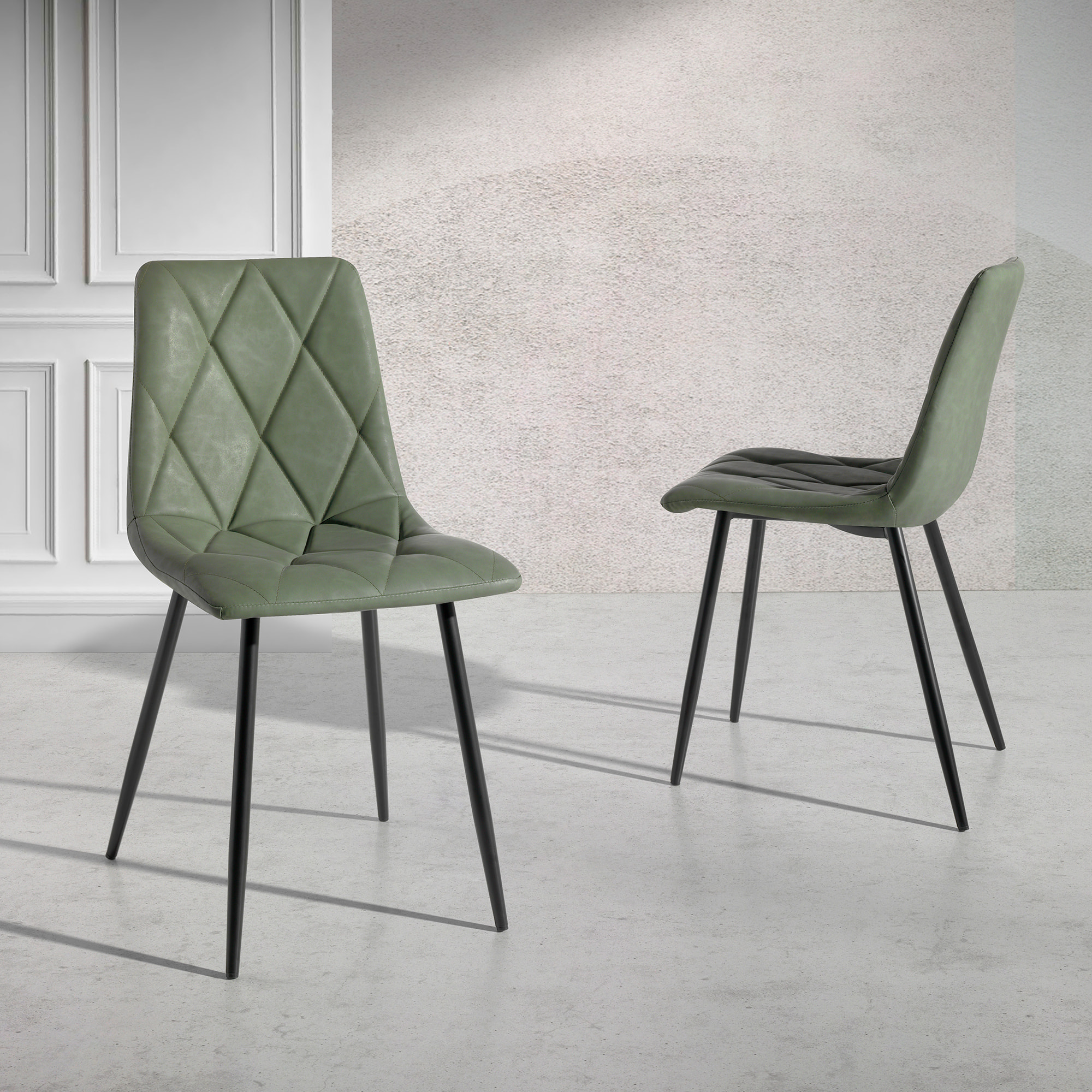 Set de 4 sillas – Polipiel verde acolchada y patas negras