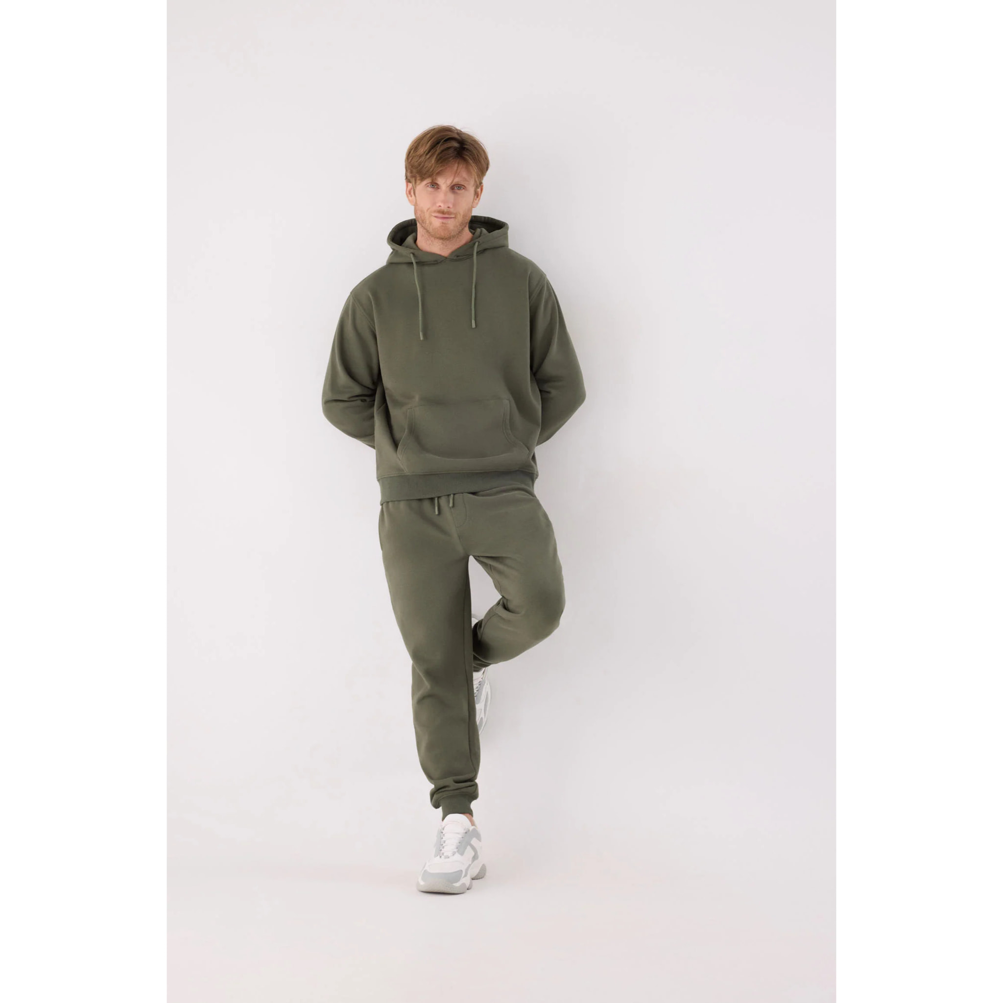 Sudadera deportiva hombre afelpada con capucha verde botella