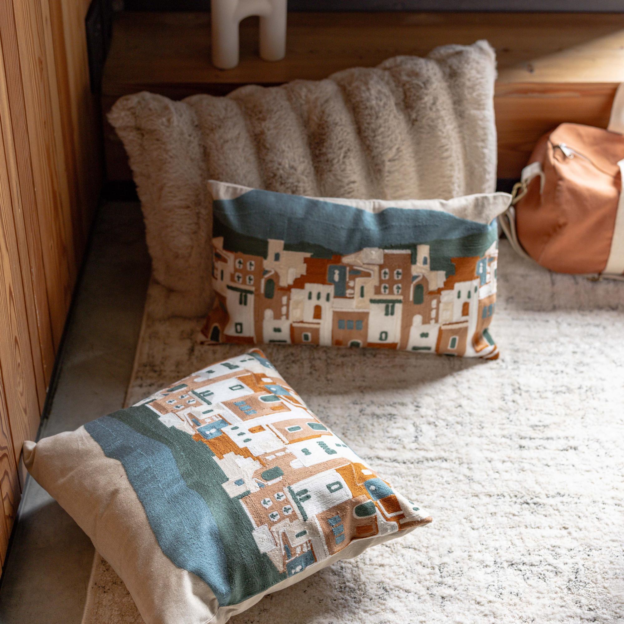 Coussin brodé Elie