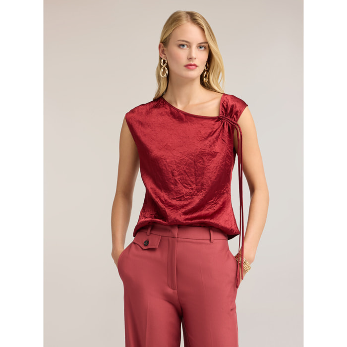 Motivi - Top in raso con scollo asimmetrico drappeggiato - Bordeaux
