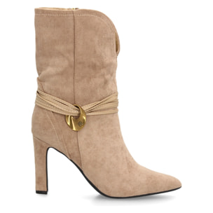 Botín elegante con tacón alto