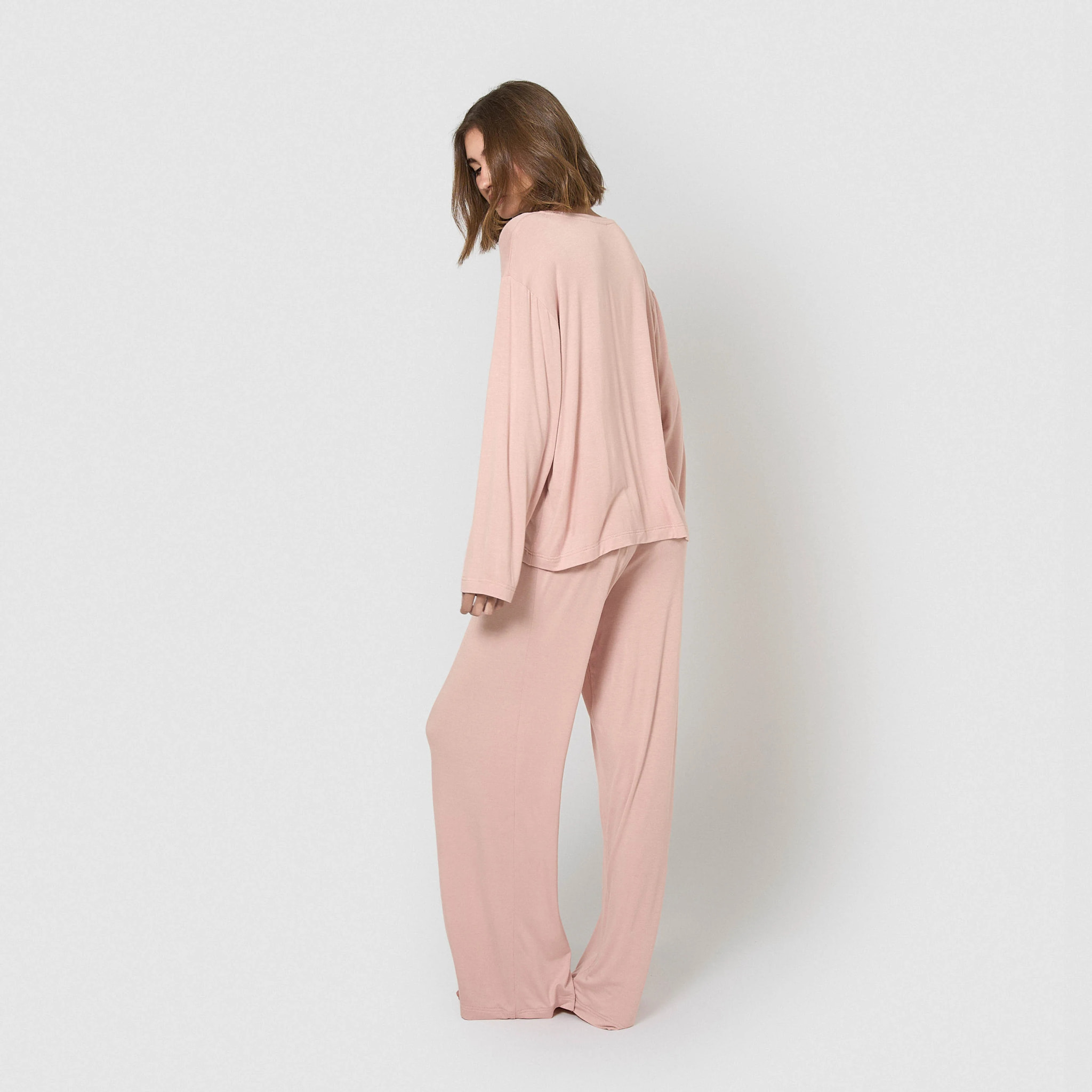 Pijama largo de viscosa rosa palo