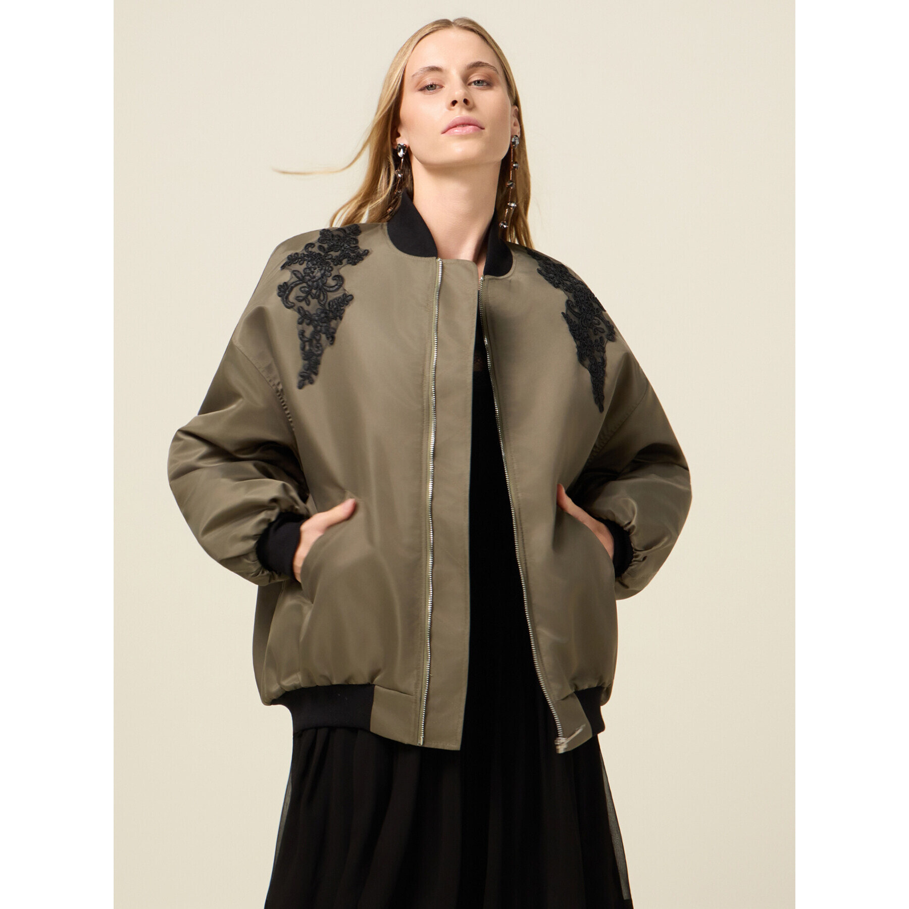 Oltre - Bomber de satén con parches - Verde militare