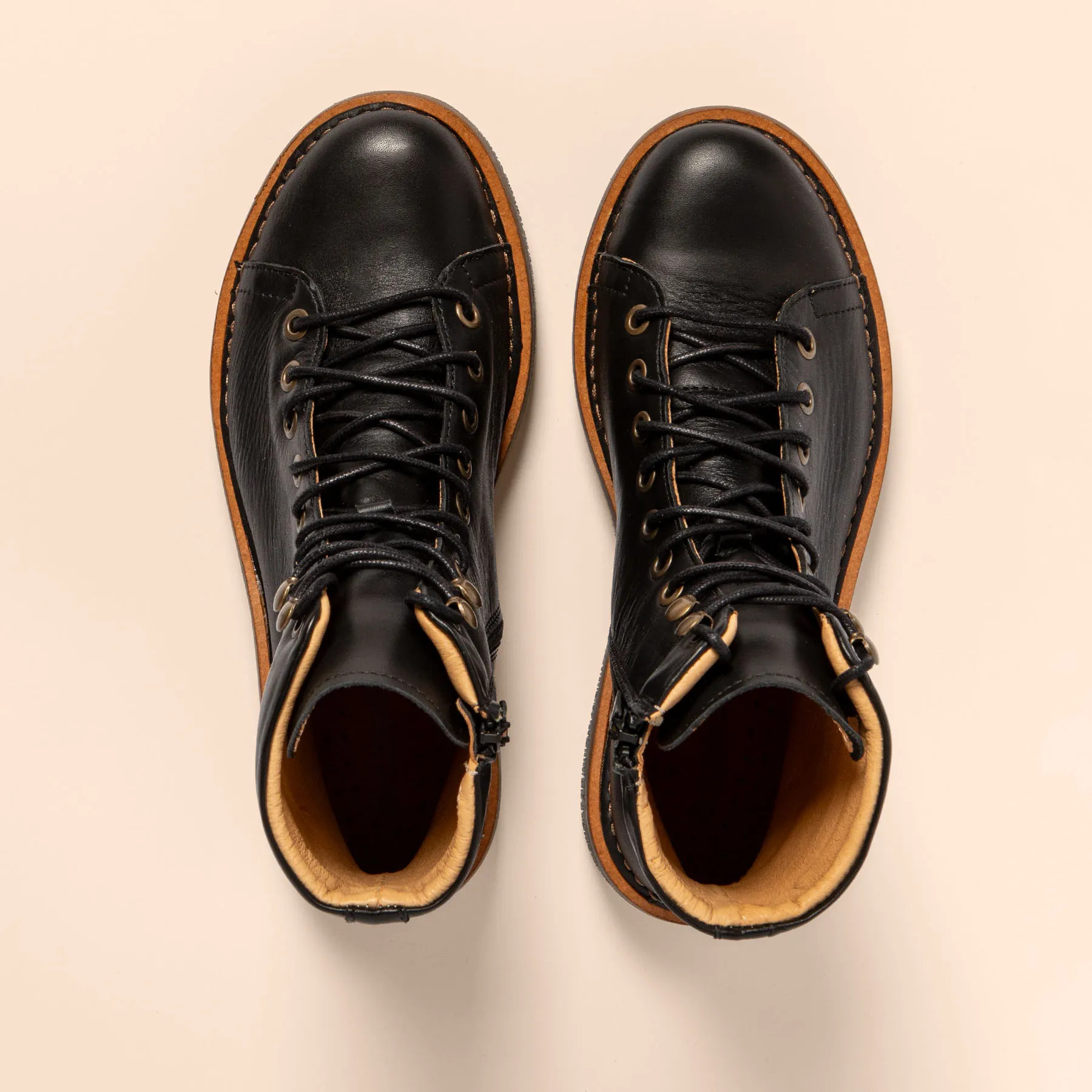 Botines N5572 SOFT NAPPA BLACK/VOLCANO color Black