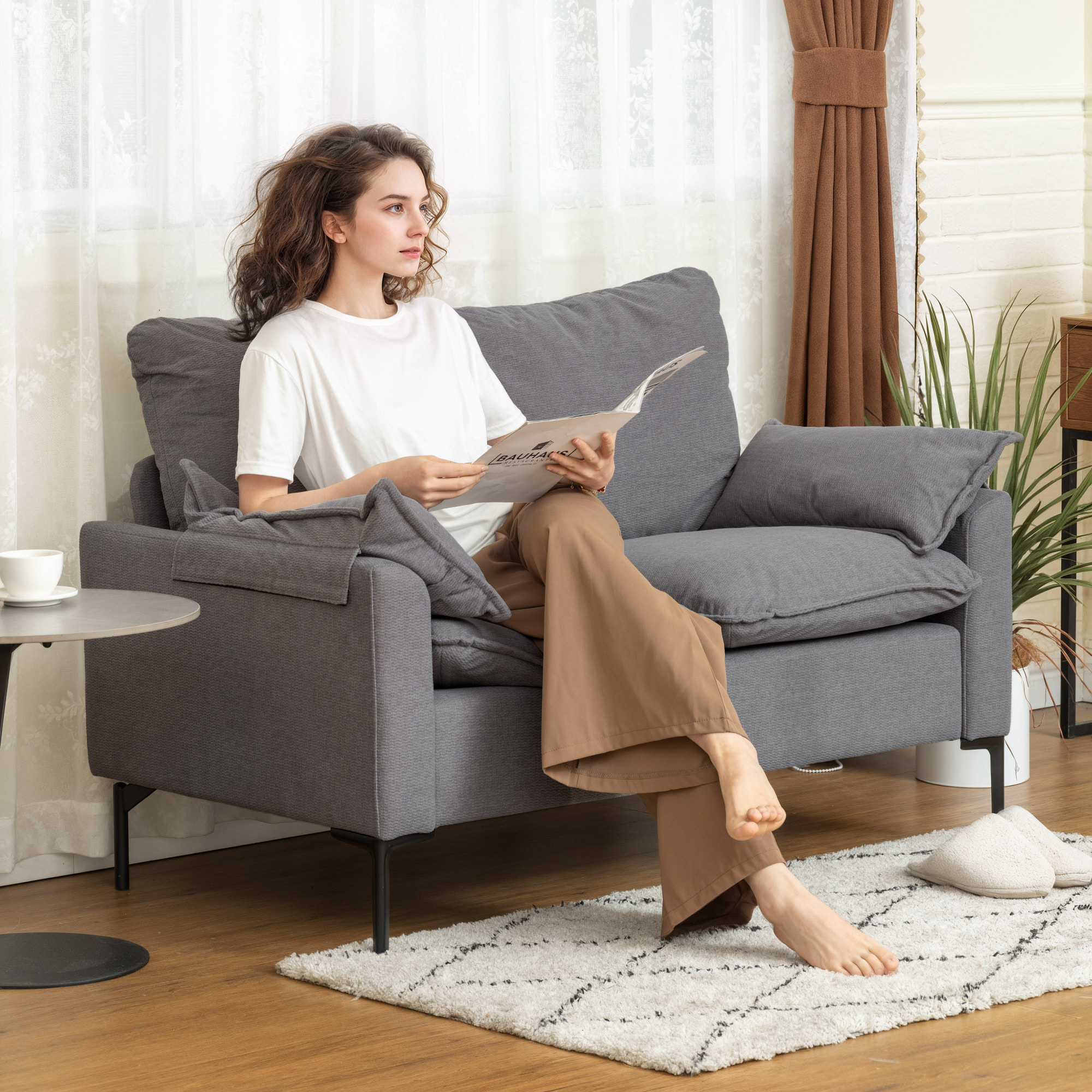 Sofá de 2 Plazas, Tapizado en Terciopelo, Sofá Moderno con Patas de Metal, Reposabrazos Acolchado, para Salón, Dormitorio, Oficina, Sala de Estar, 130x77x84 cm, Gris