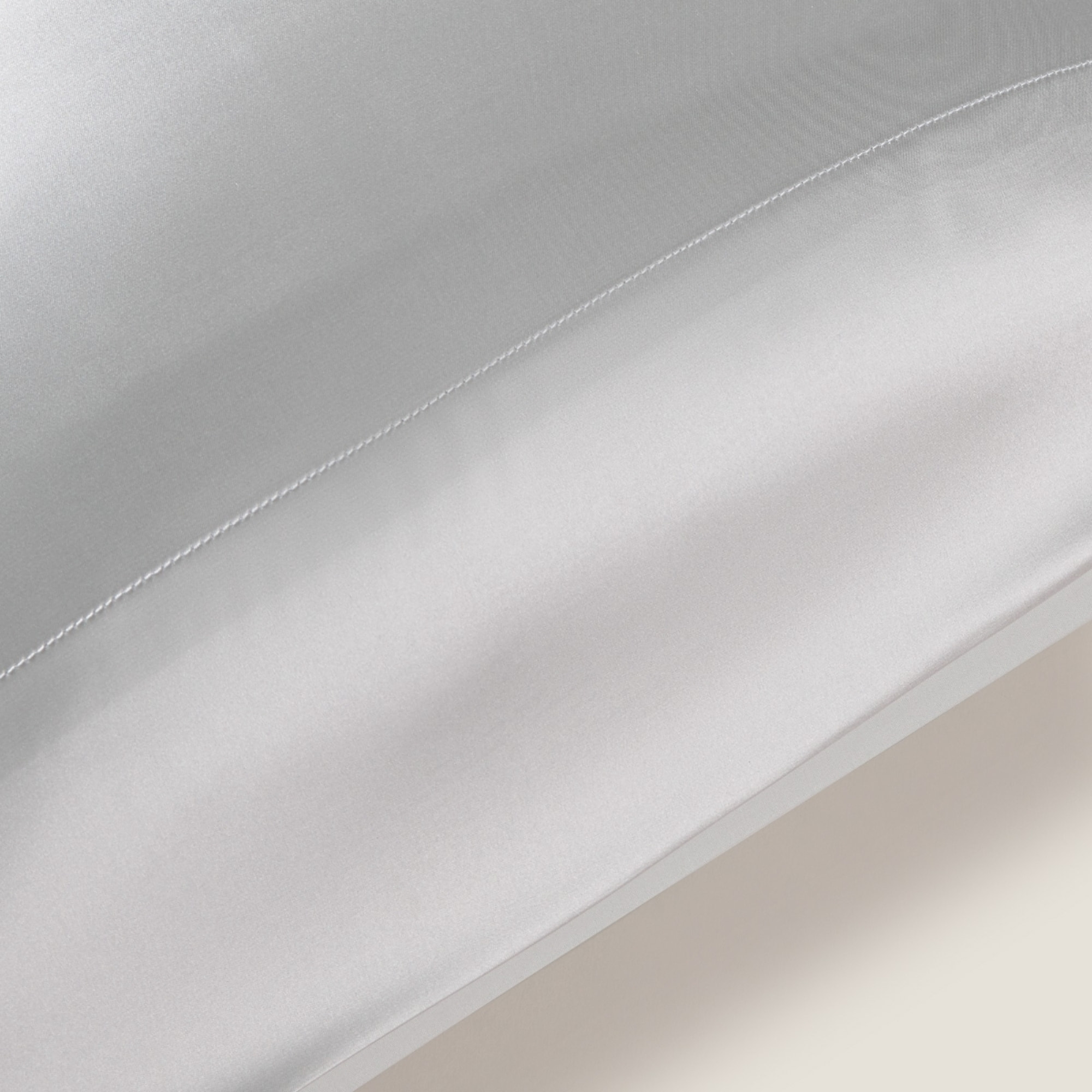 Funda de almohada seda y algodón satén 300 hilos Silkcot color gris plata Seda