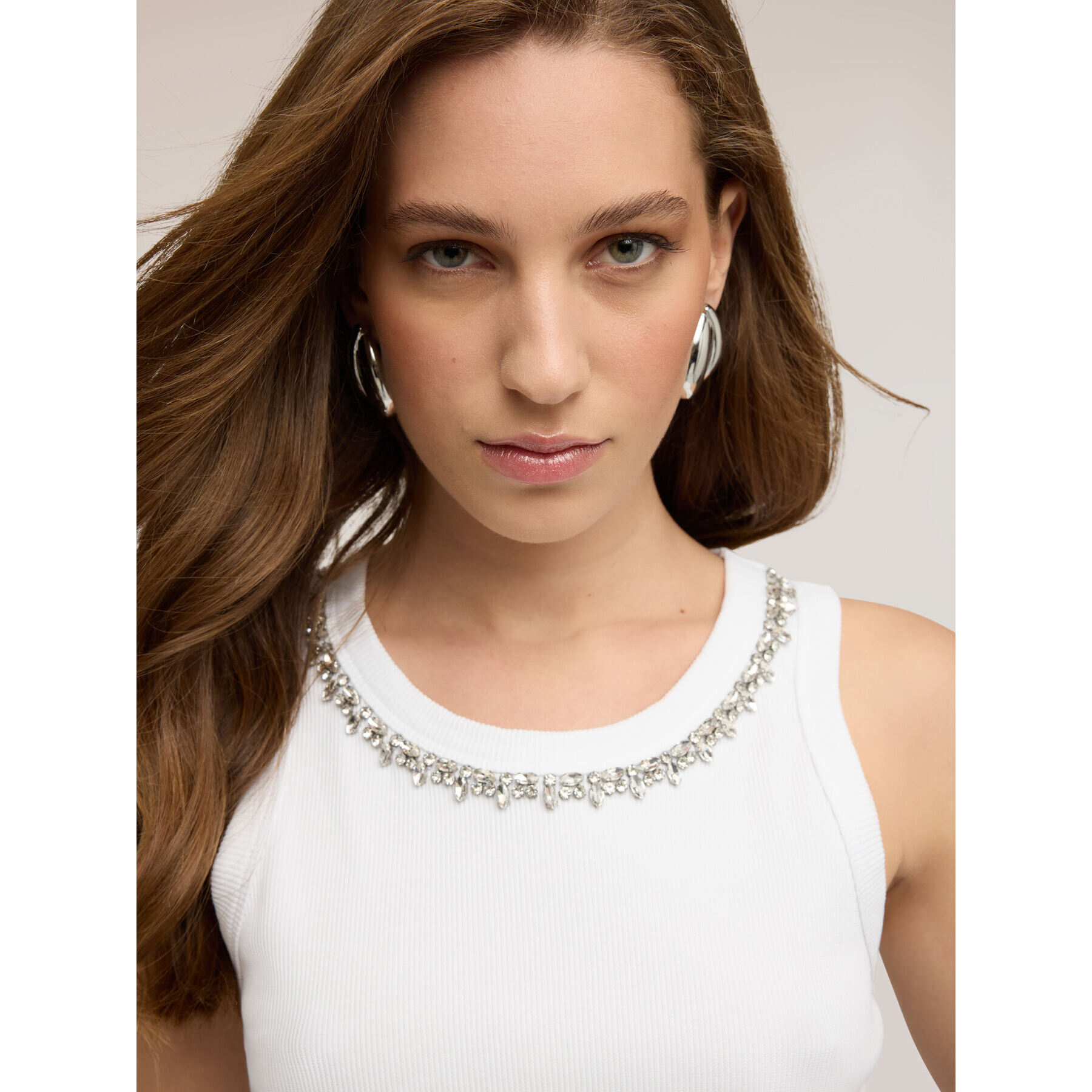 Motivi - Top con strass en el escote - Blanco