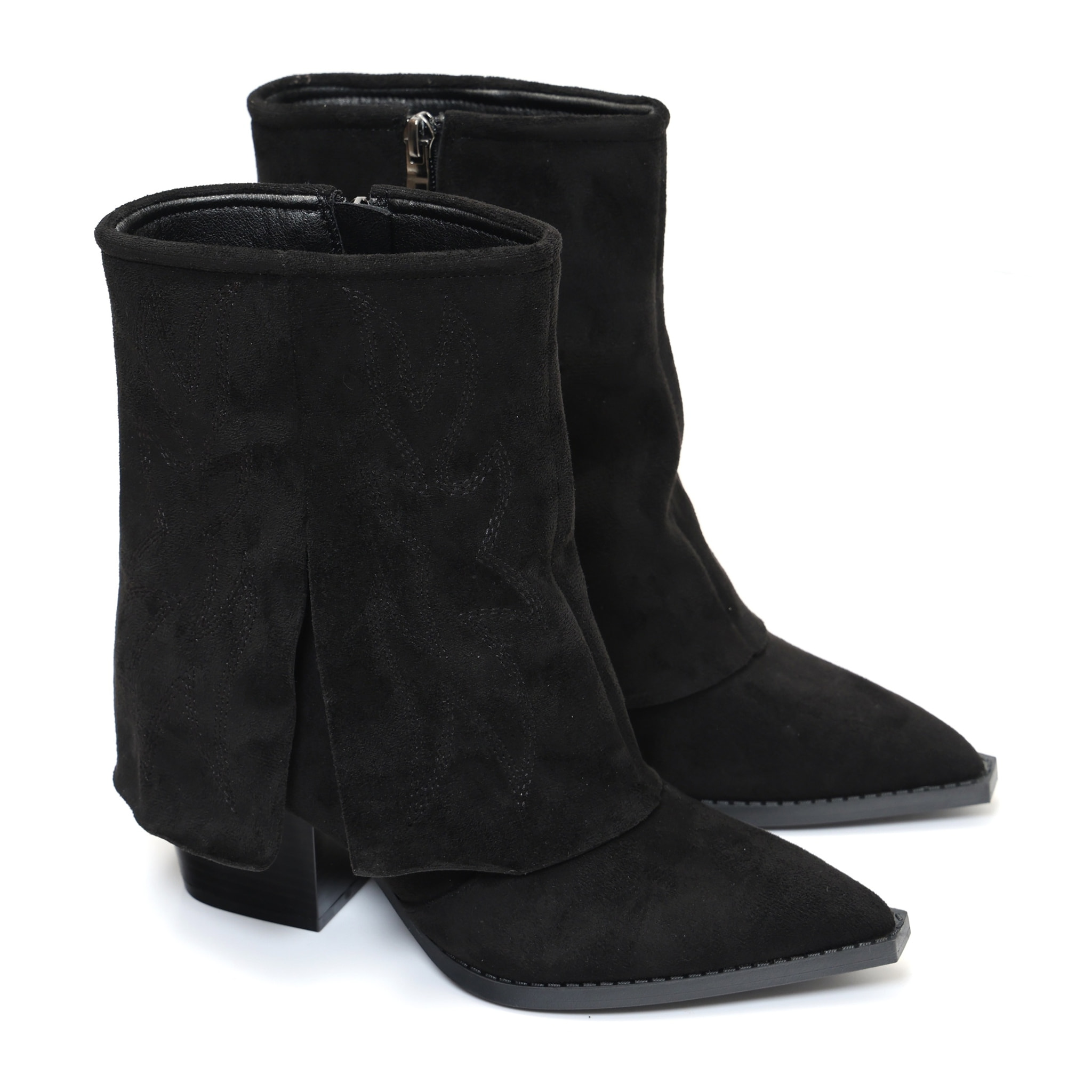 Stivaletti texani in simil pelle scamosciata con risvolto e ricamo