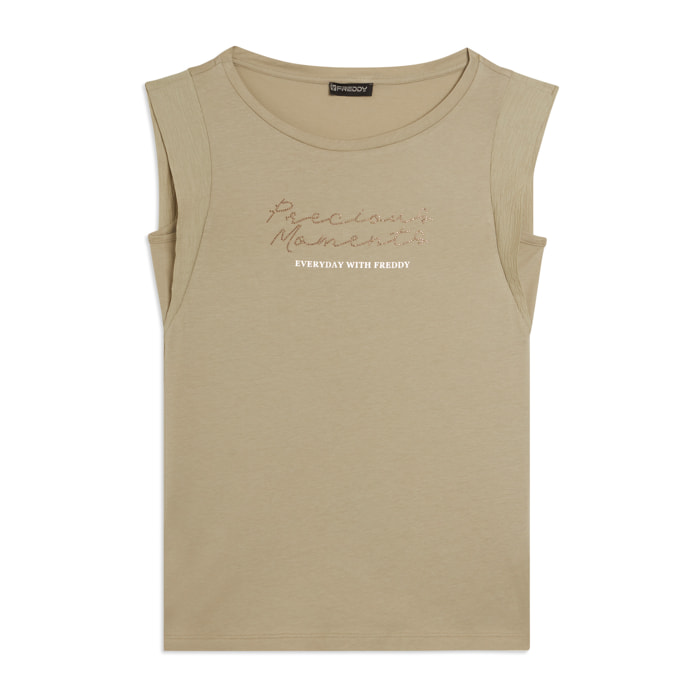 T-shirt con maniche in tessuto crinkle e scritta gioiello