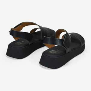 Sandalias de cuña negras en piel con cierre fácil