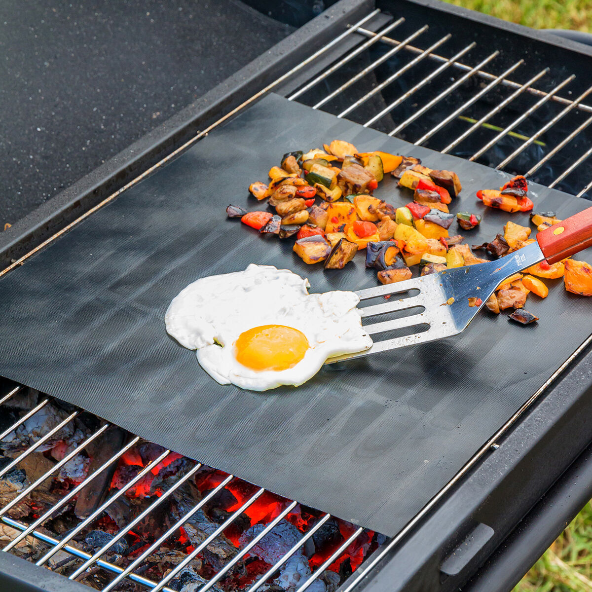 Pack 2 Tappetini per Forno o Barbecue e Barbecue Pieghevole Portatile a Carbone InnovaGoods