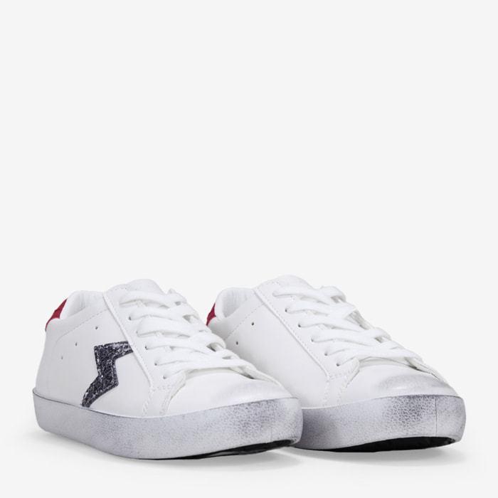 Zapatillas deportivas blancas con cordones