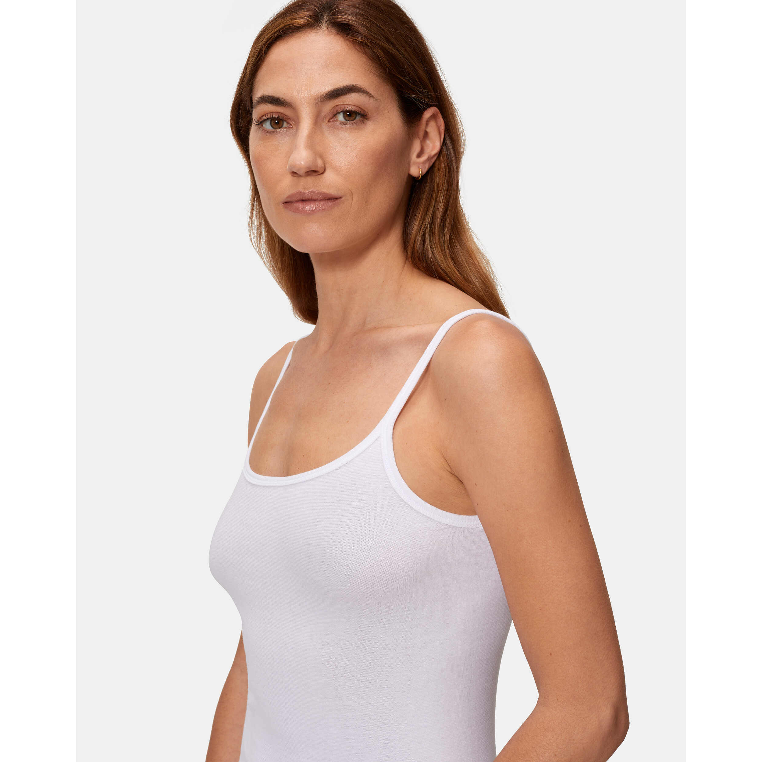 Camiseta de tirantes finos de patrón básico con escote redondo ligeramente escotado