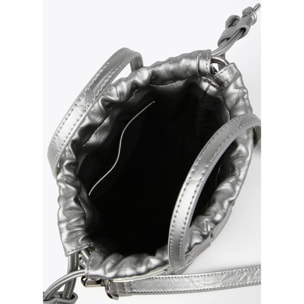 Borsetta intrecciata con texture