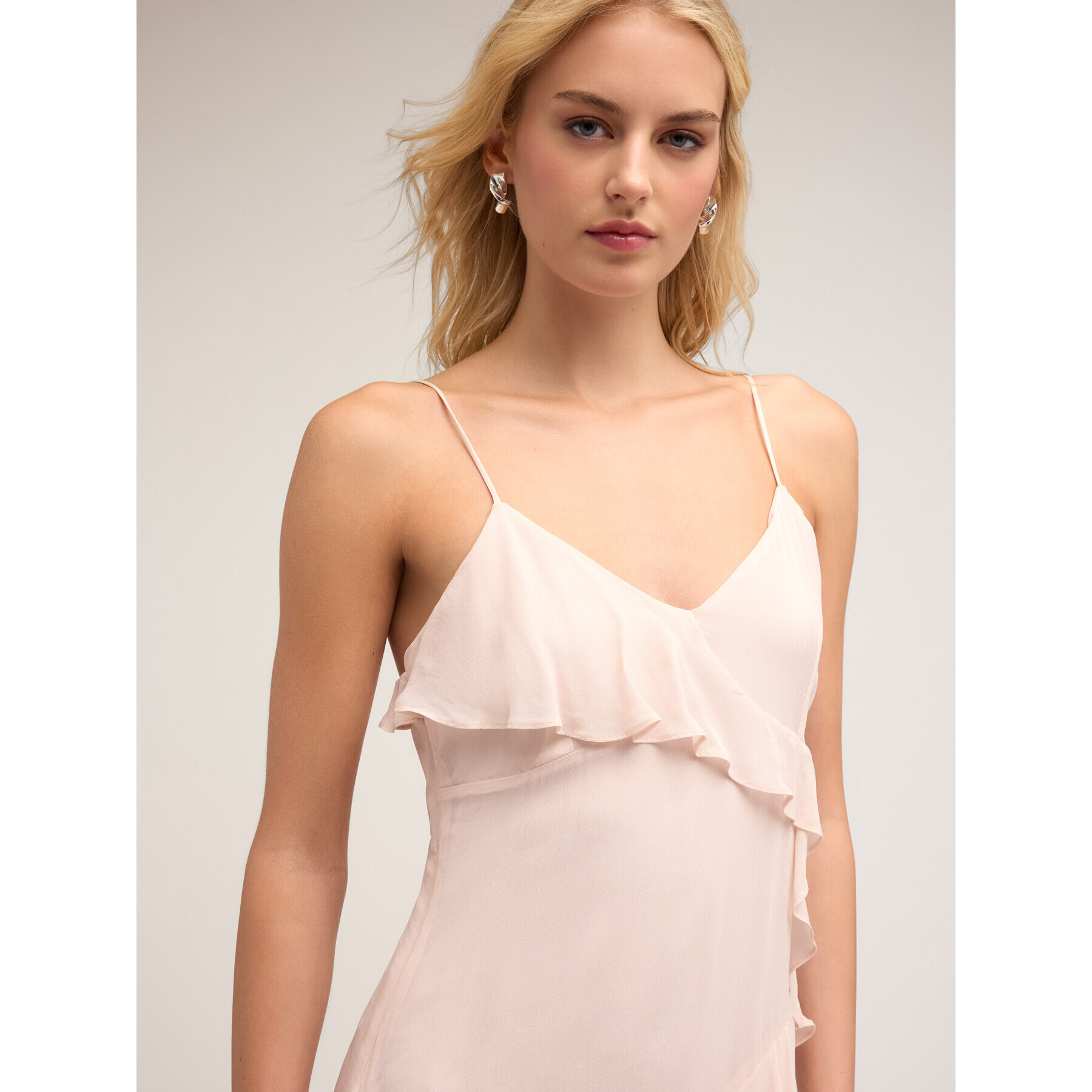 Motivi - Vestido midi con volantes fruncidos - Rosa