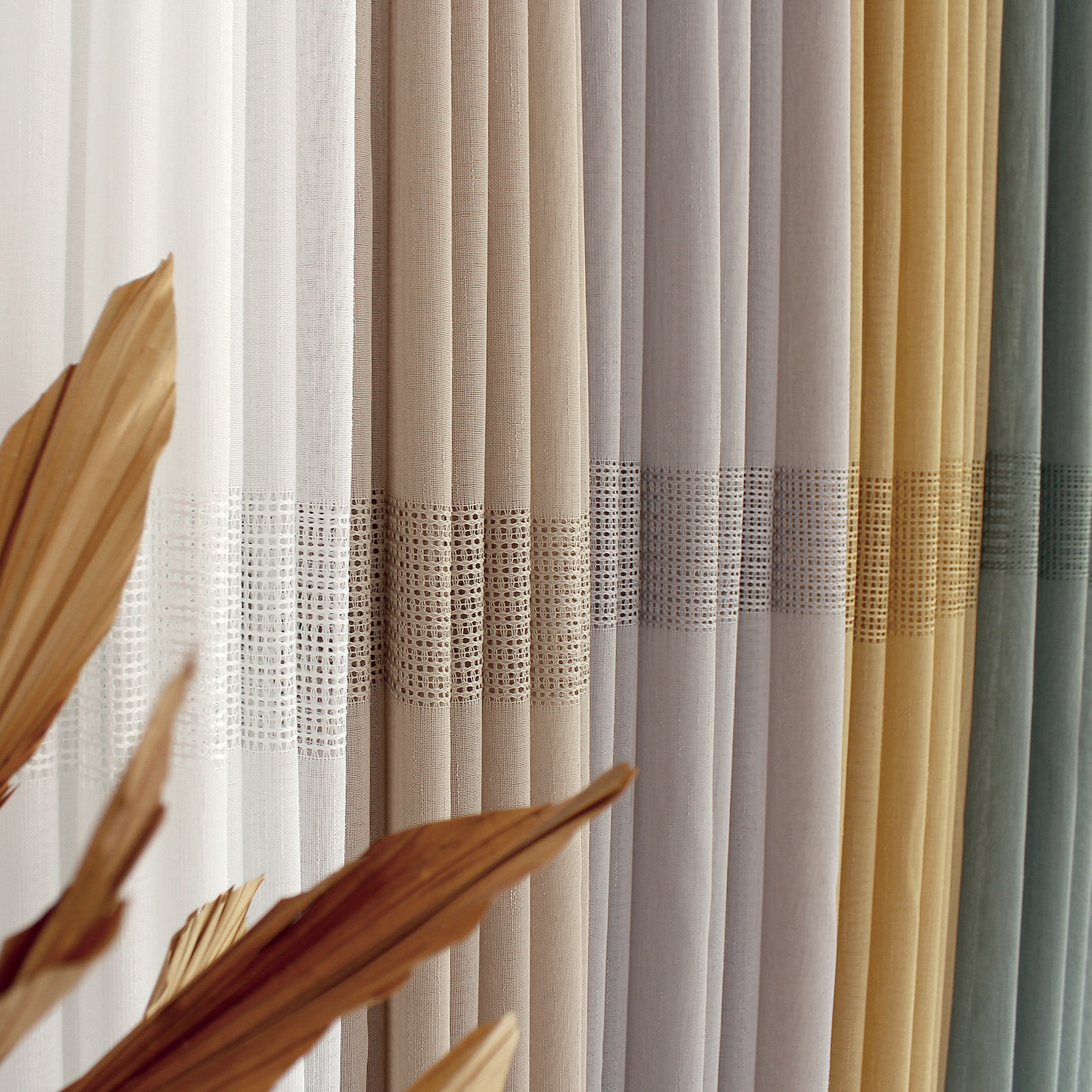 Voilage bohème à bandes ajourées - Sauge