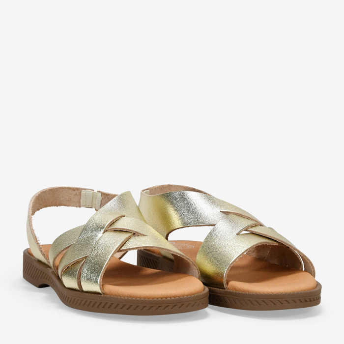 Sandalias doradas en piel con trenzado
