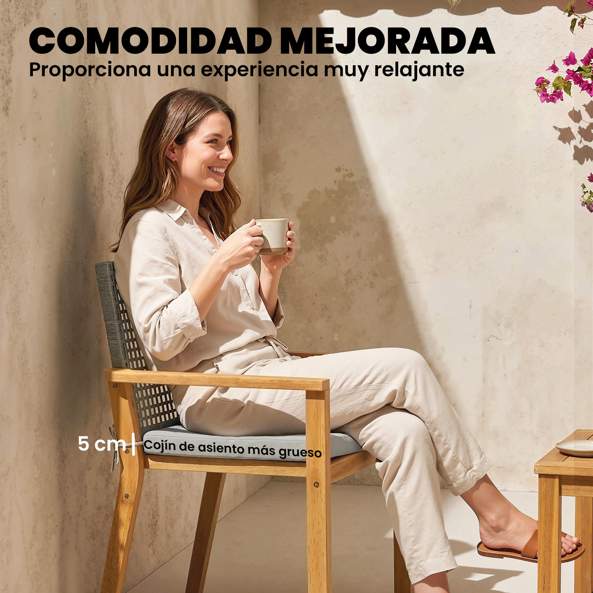 Juego de 2 Sillas de Jardín Exterior de Madera, Sillas de Jardín Apilables con Cojines Desmontables, Brazos, Respaldo de Ratán PE, Carga 160 kg, para Terraza, 59x55x86 cm, Madera Natural