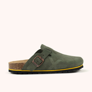 MUNICH NATAL 03 Zueco unisex de ante verde oliva con hebilla y suela de corcho