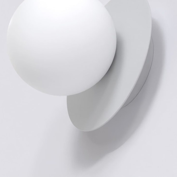Lampada a parete Americana in acciaio grigio e vetro bianco opaco