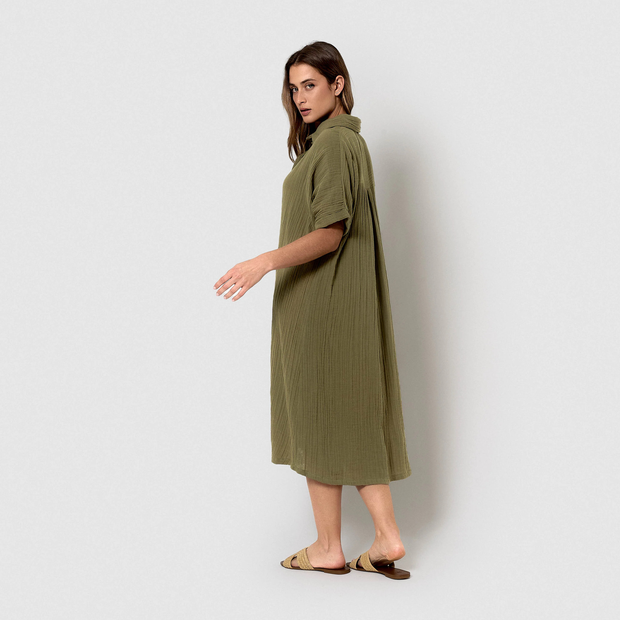 Vestido midi manga fluida muselina verde cacería