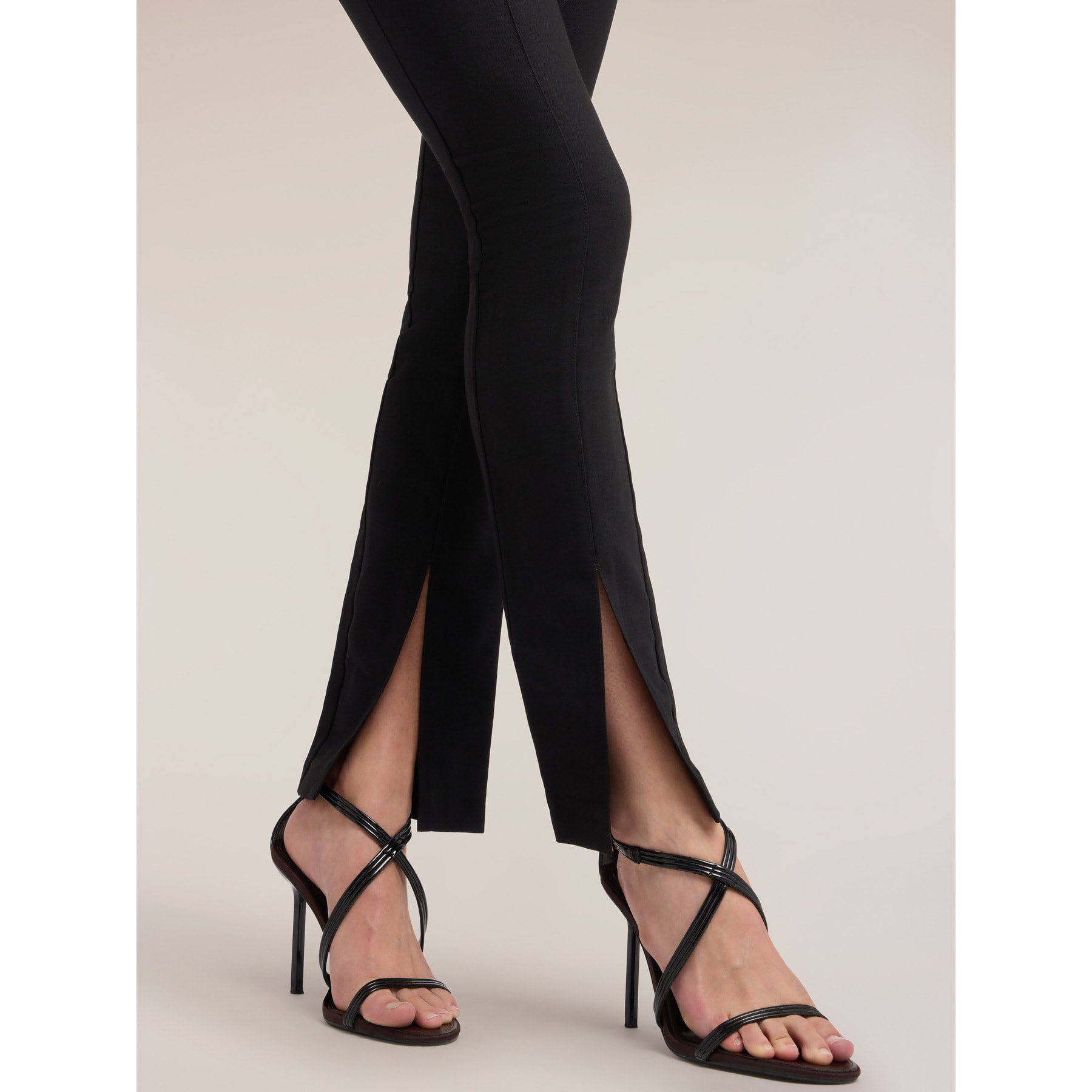 Motivi - Pantaloni slim in cady con spacco - Nero