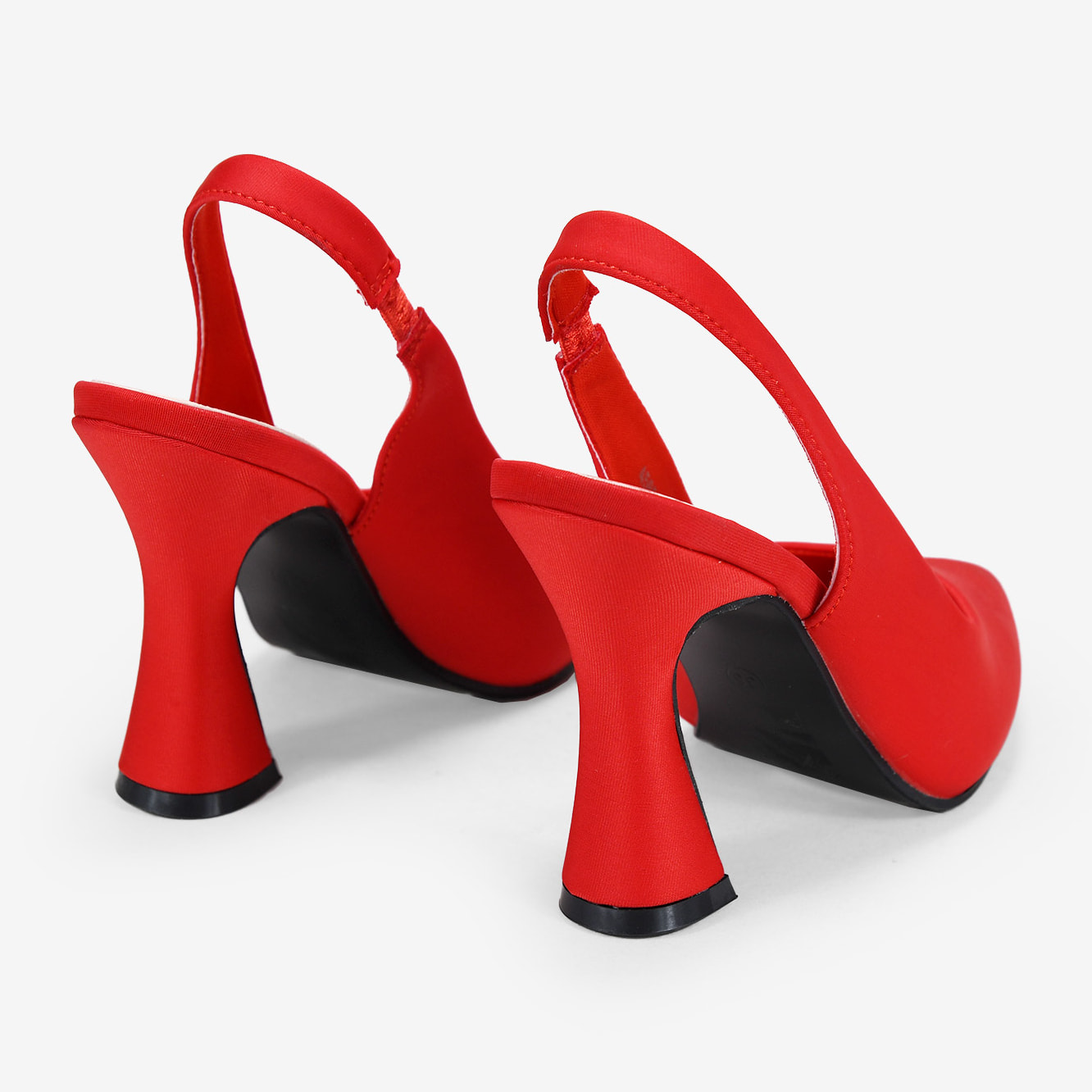 Zapatos de tacón acampanado rojos