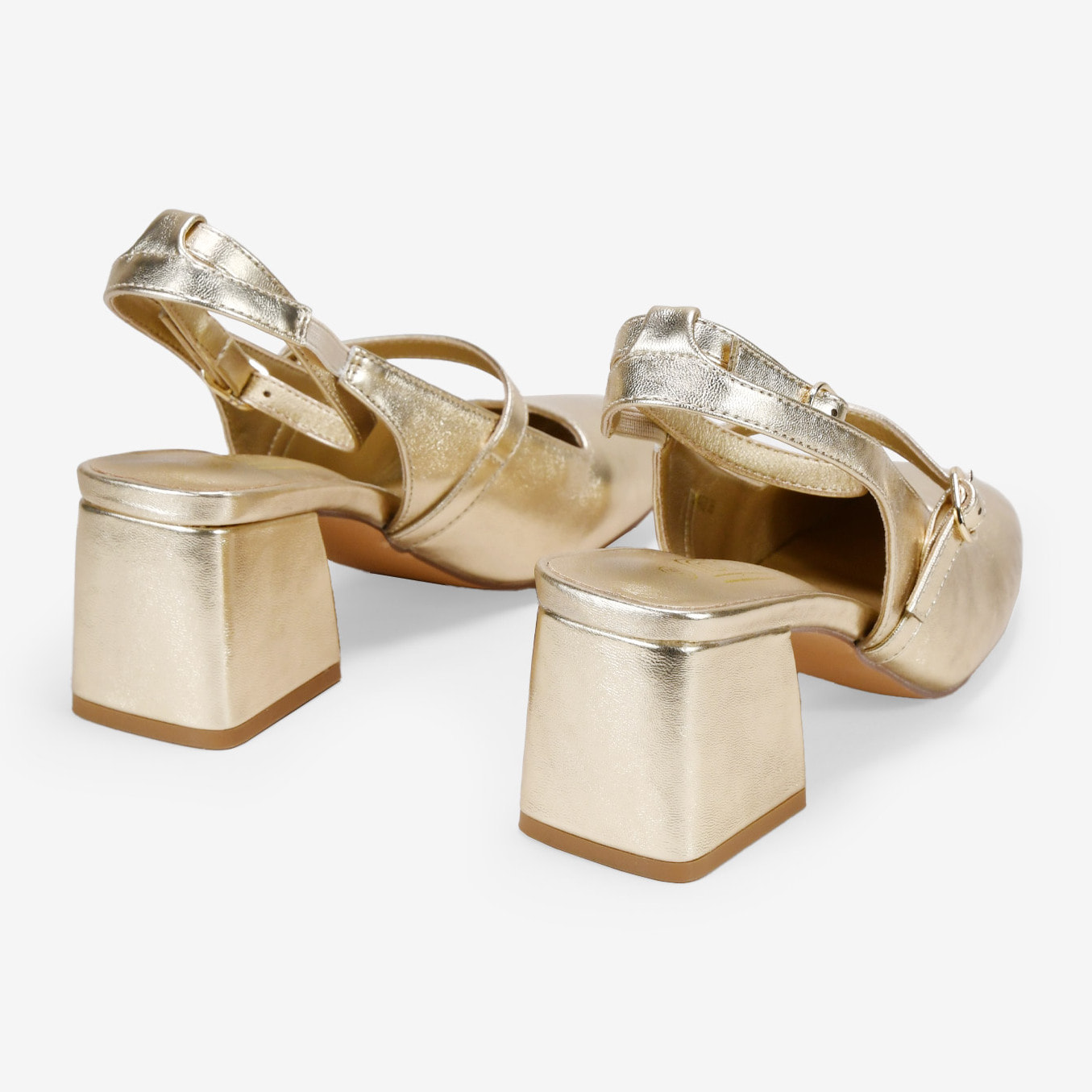 Zapatos Mary jane dorados destalonados con hebillas