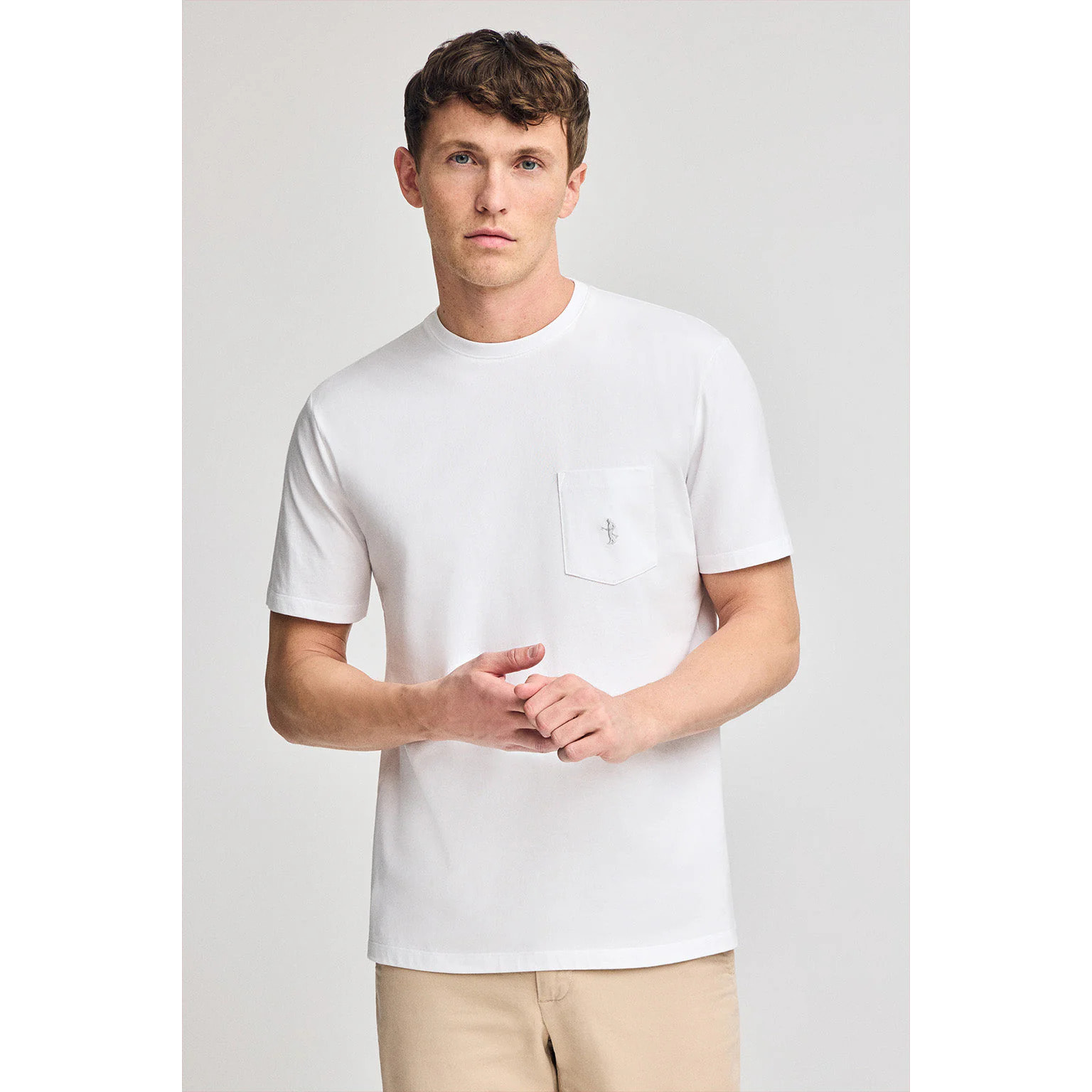 Camiseta blanca de manga corta con bolsillo y bordado Rigby Best