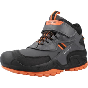 Botas Niño de la marca GEOX  modelo J NEW SAVAGE BOY B A GRIS