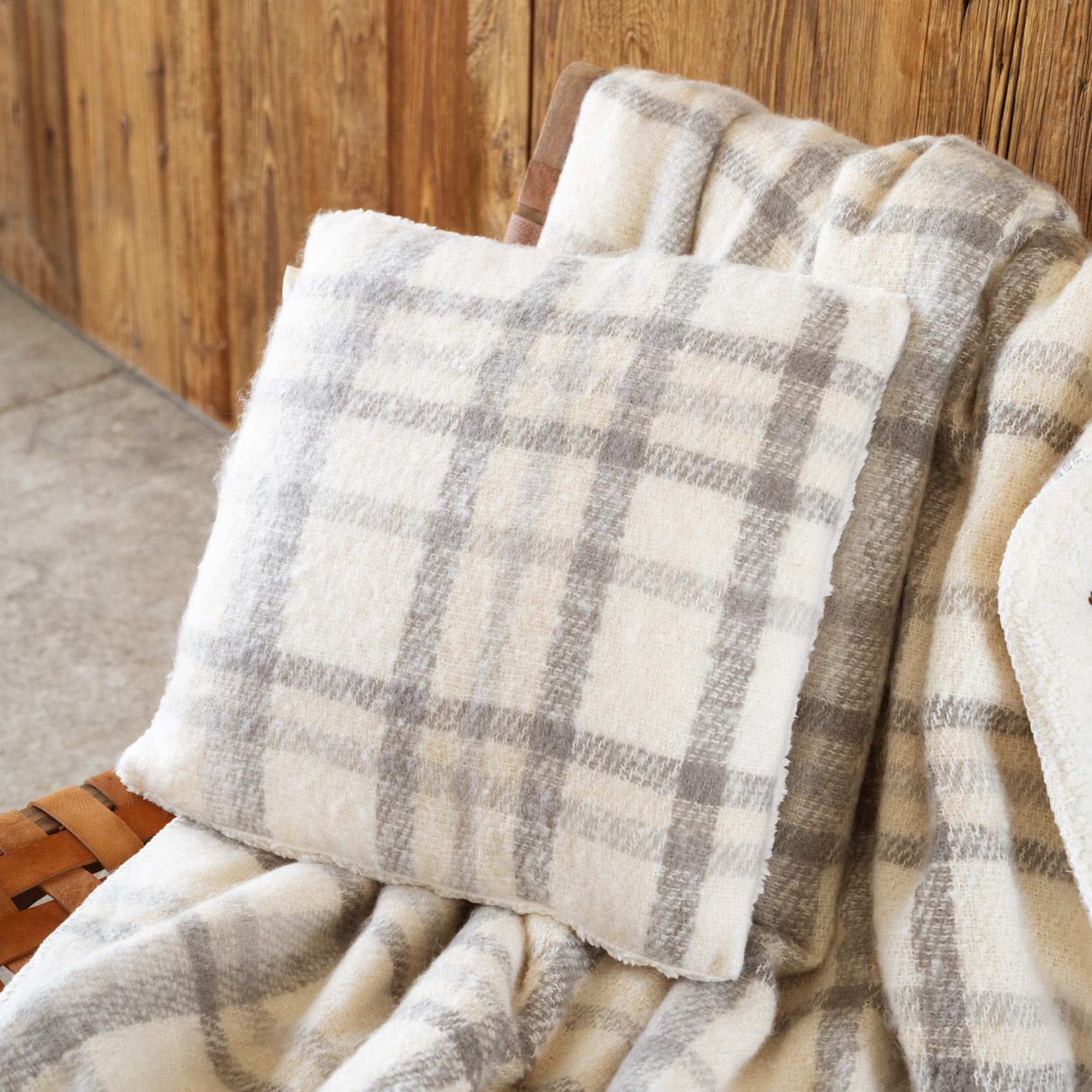 Coussin à carreaux  - Effet mohair avec dos sherpa - Ecru