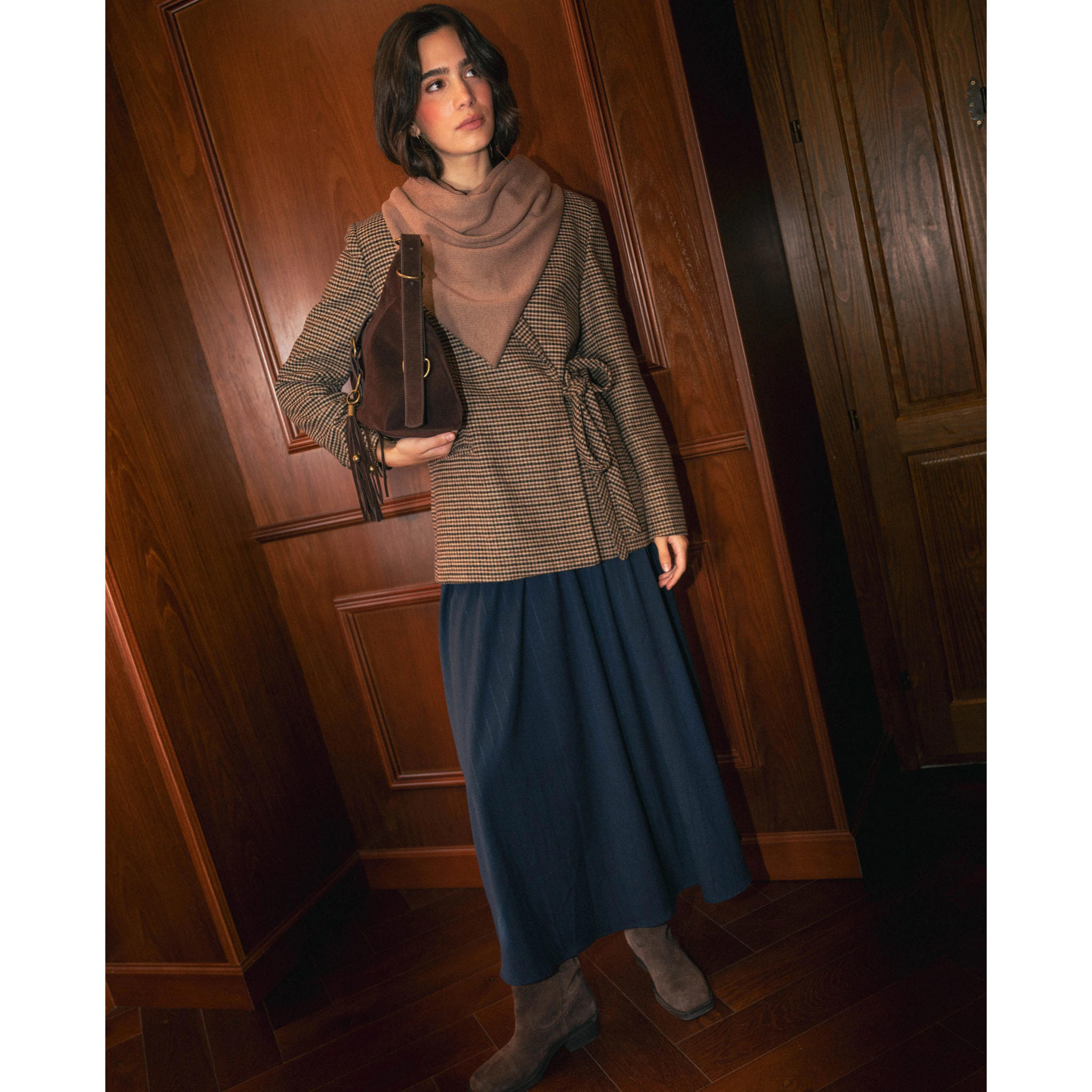 Blazer cruzada con solapa y ajuste con lazadas