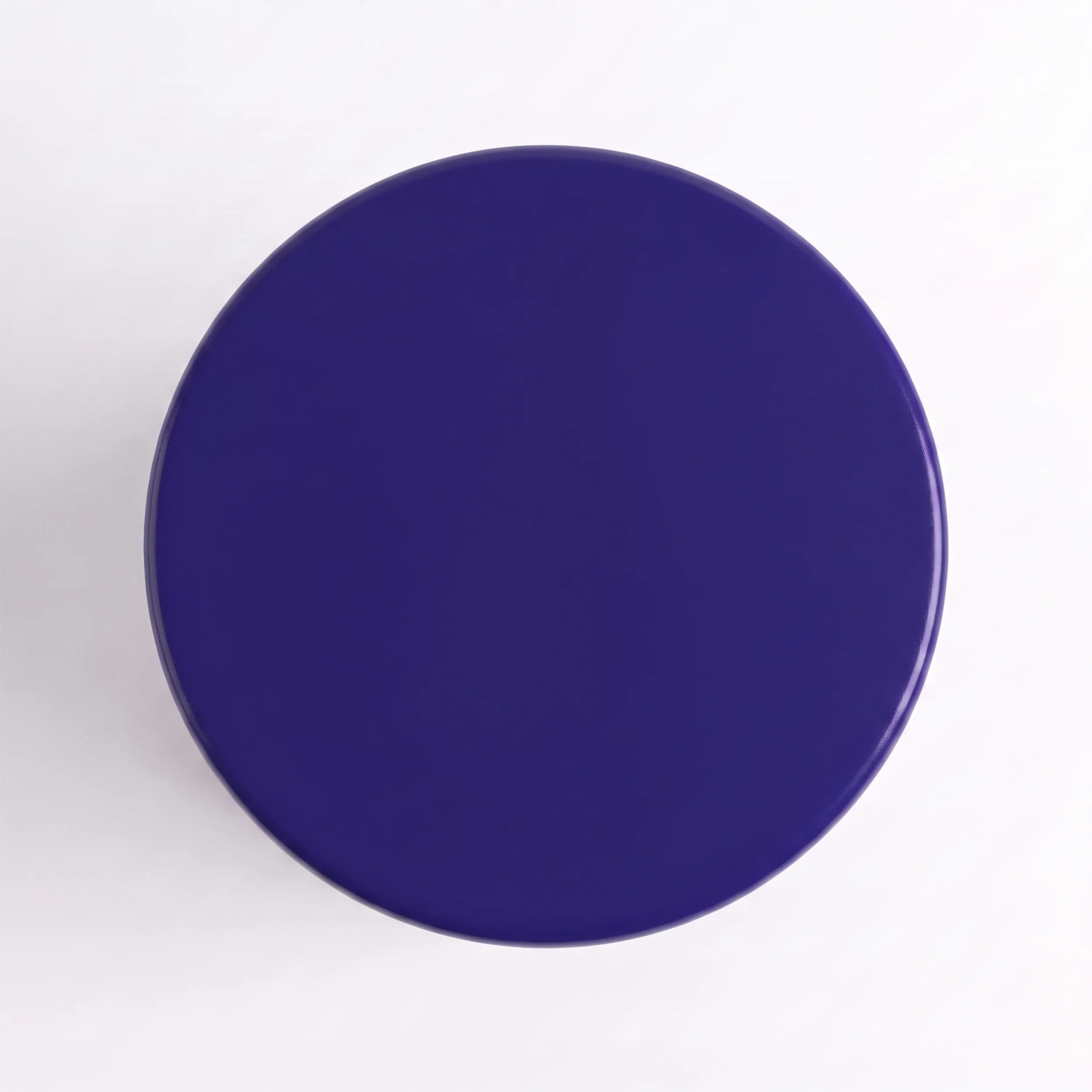 Table d'appoint ronde bleu roi en fibre d'argile effet béton D35 cm - Maupiti