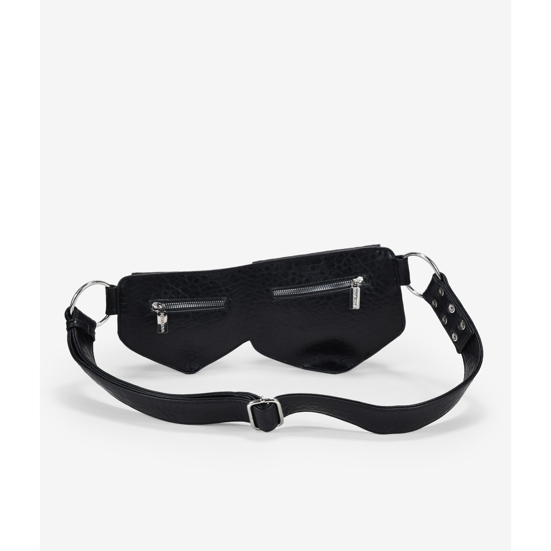 Riñonera negra con doble bolsillo y solapas