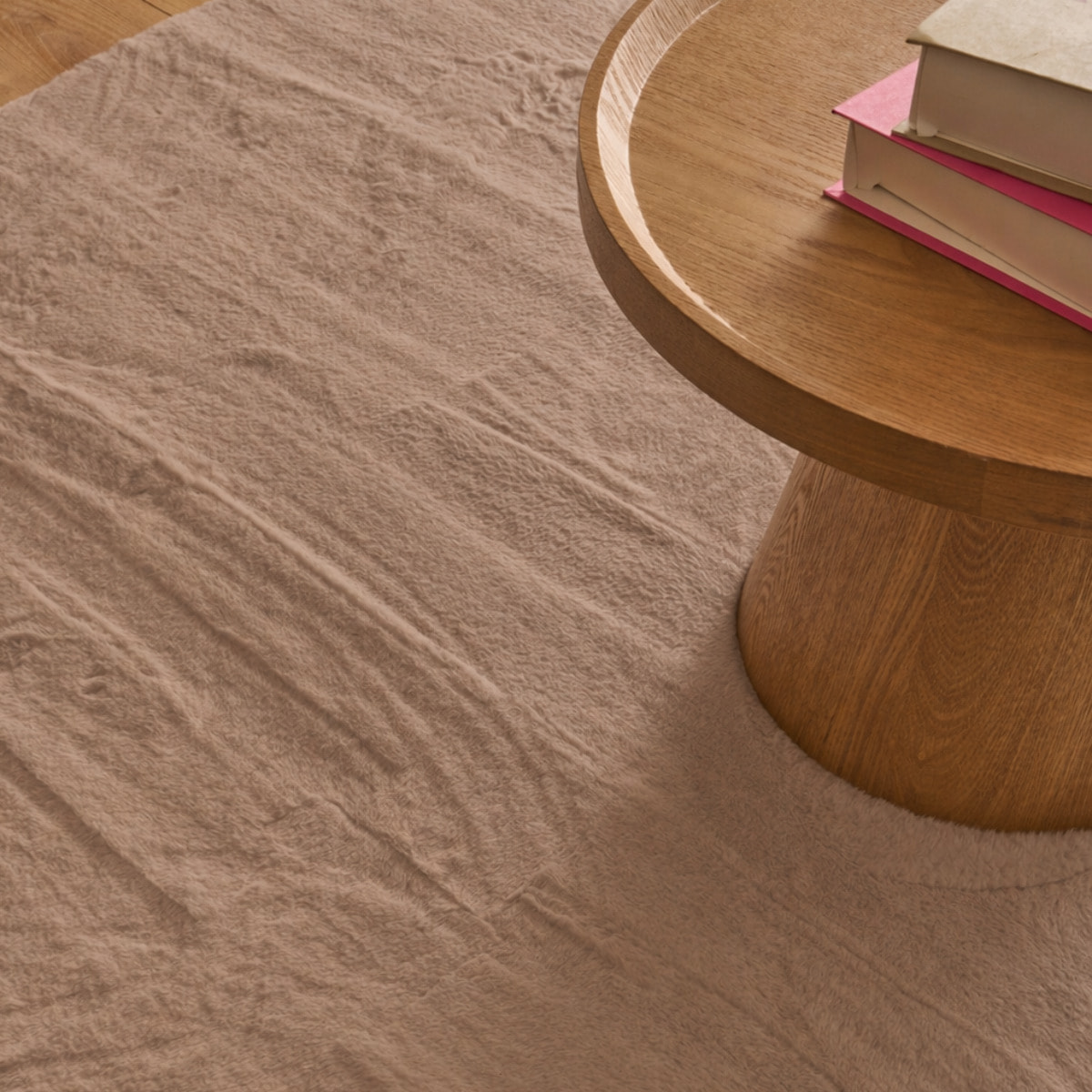 NUBE - Tapis doux et moelleux à poils courts taupe