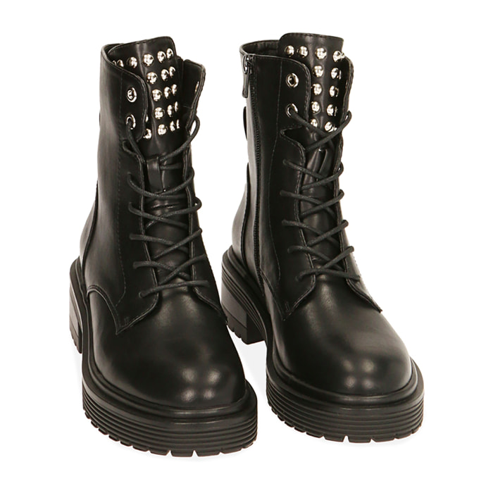 Anfibios negros, tacón de 5 cm.